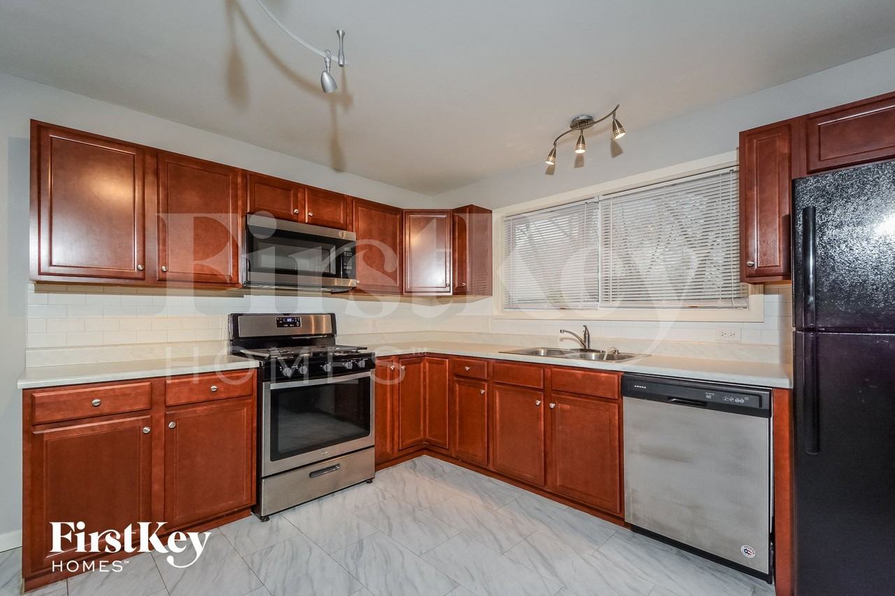 2415 Cambridge Dr - Photo 6 of 14
