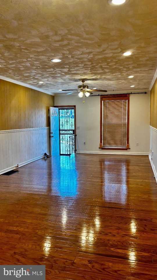 2509 Christian St - Photo 5 of 29