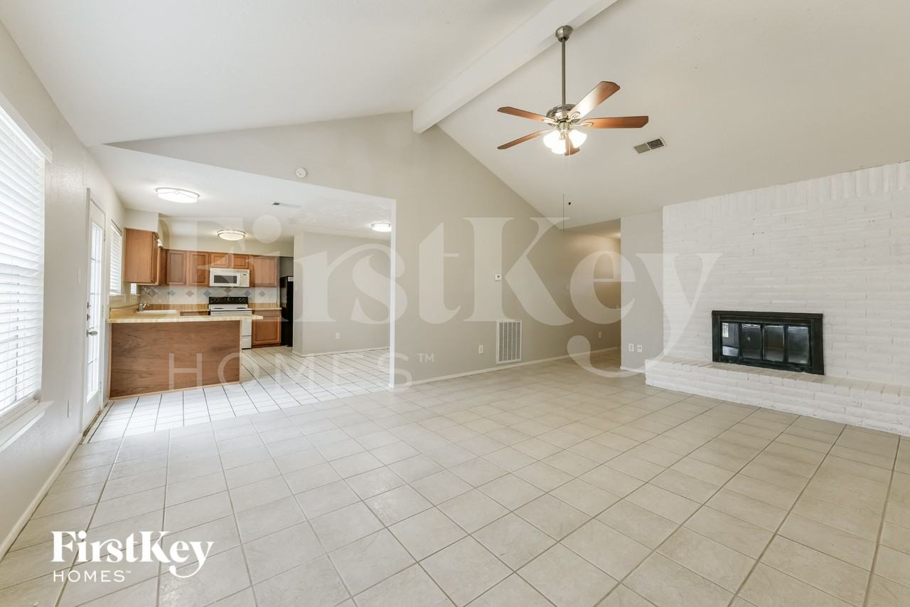 22234 Waynegate Dr - Photo 4 of 16