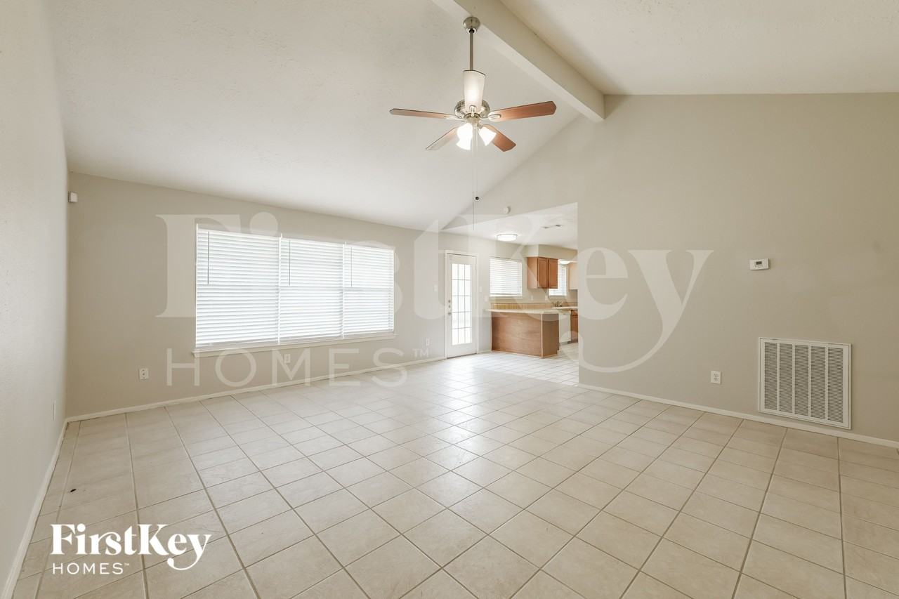 22234 Waynegate Dr - Photo 5 of 16