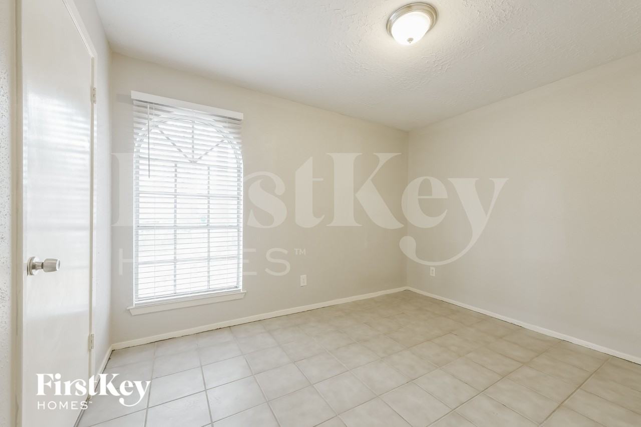 22234 Waynegate Dr - Photo 6 of 16