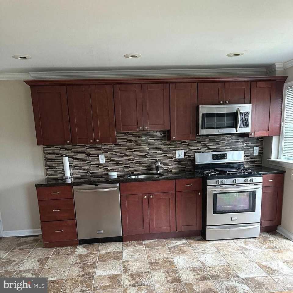 500 Lucia Ave - Photo 5 of 31
