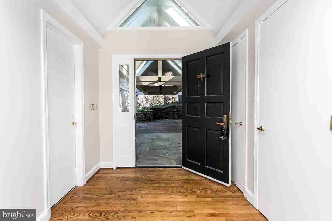 1103 Rolandvue Rd - Photo 3 of 30
