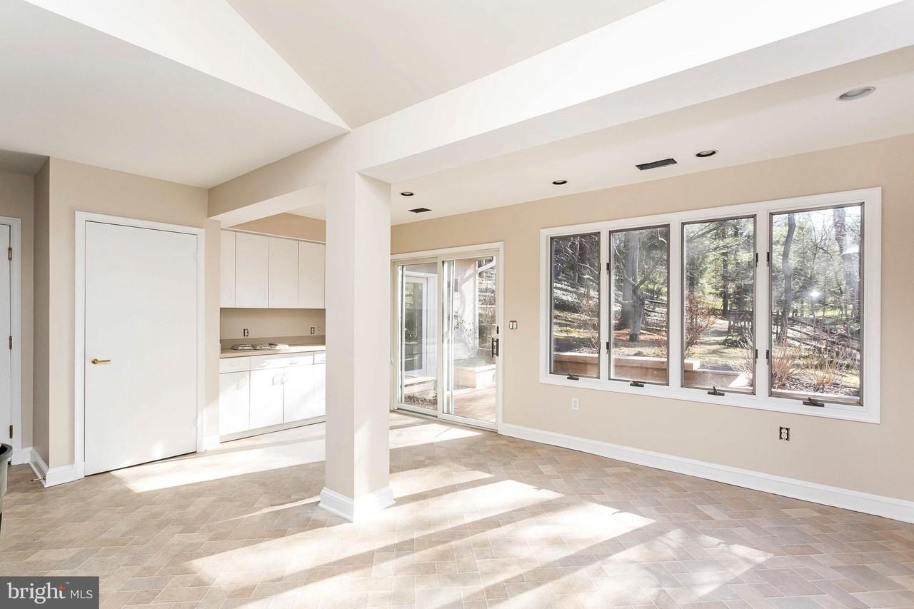 1103 Rolandvue Rd - Photo 4 of 30