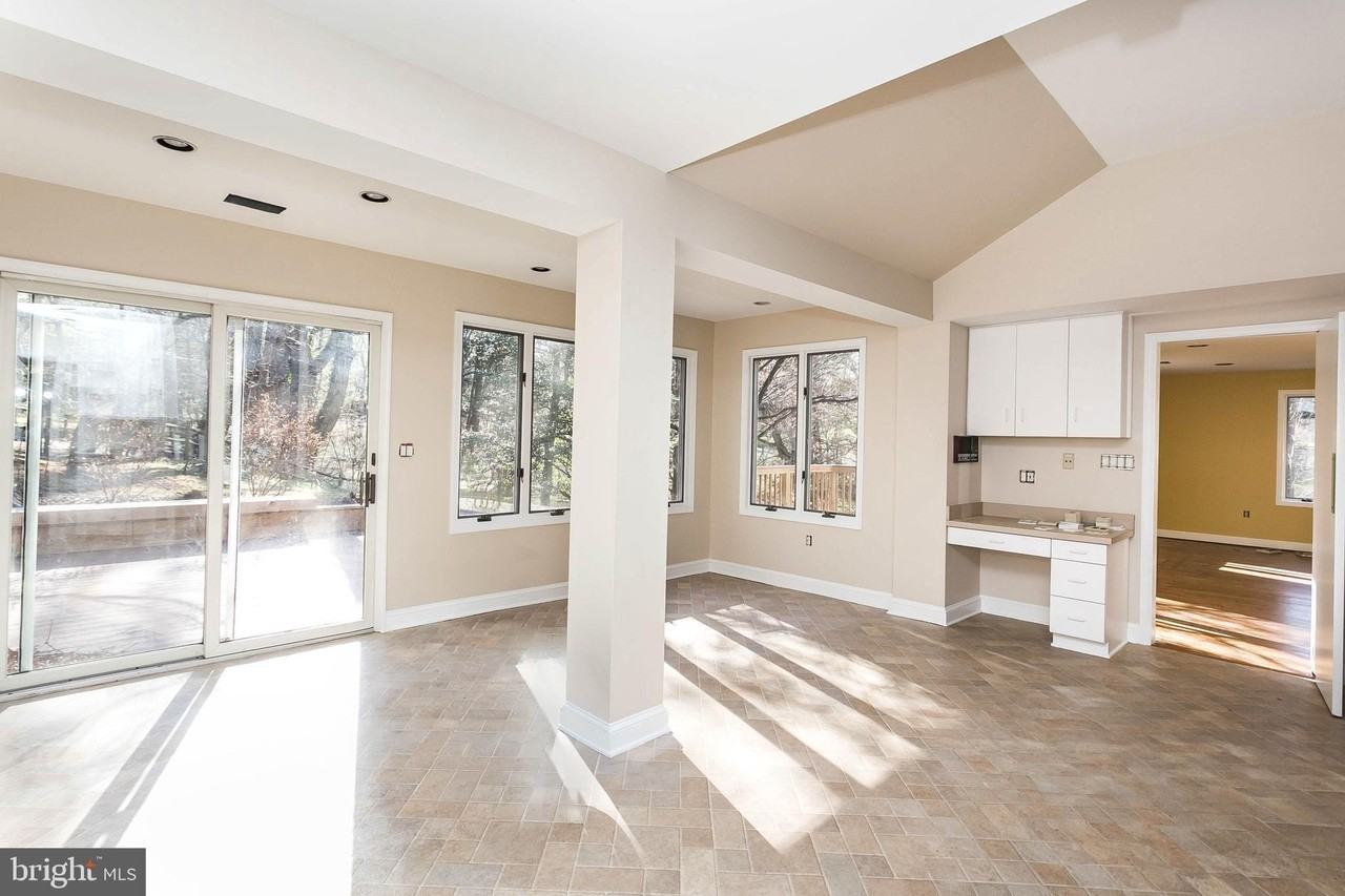 1103 Rolandvue Rd - Photo 5 of 30