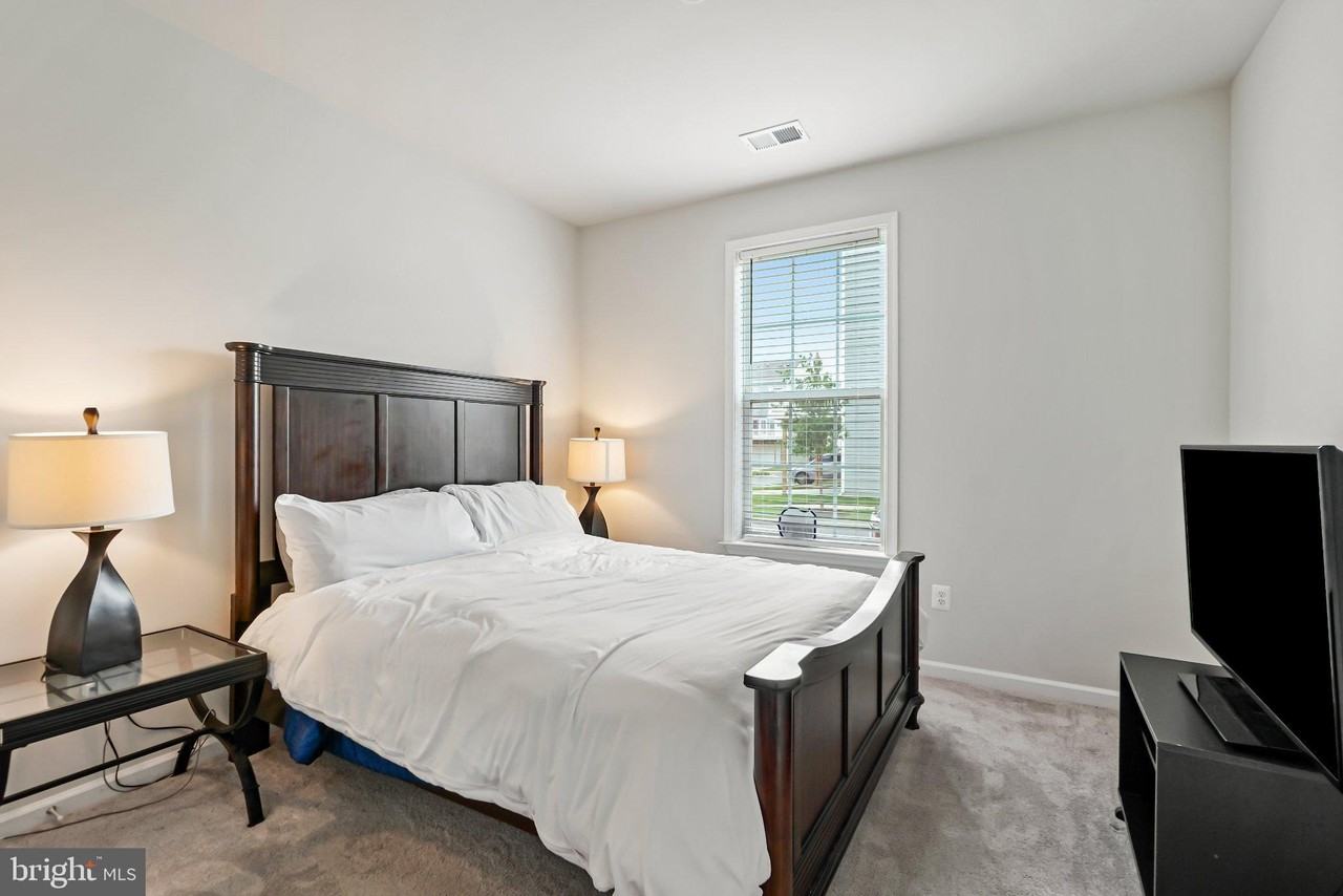 6052 Krantz Dr - Photo 6 of 40