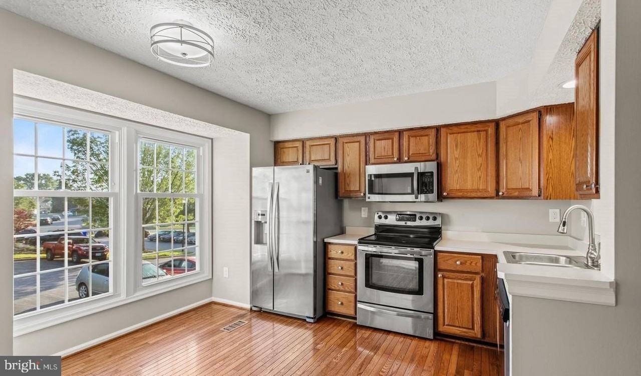 6359 New Haven Ct - Photo 4 of 38