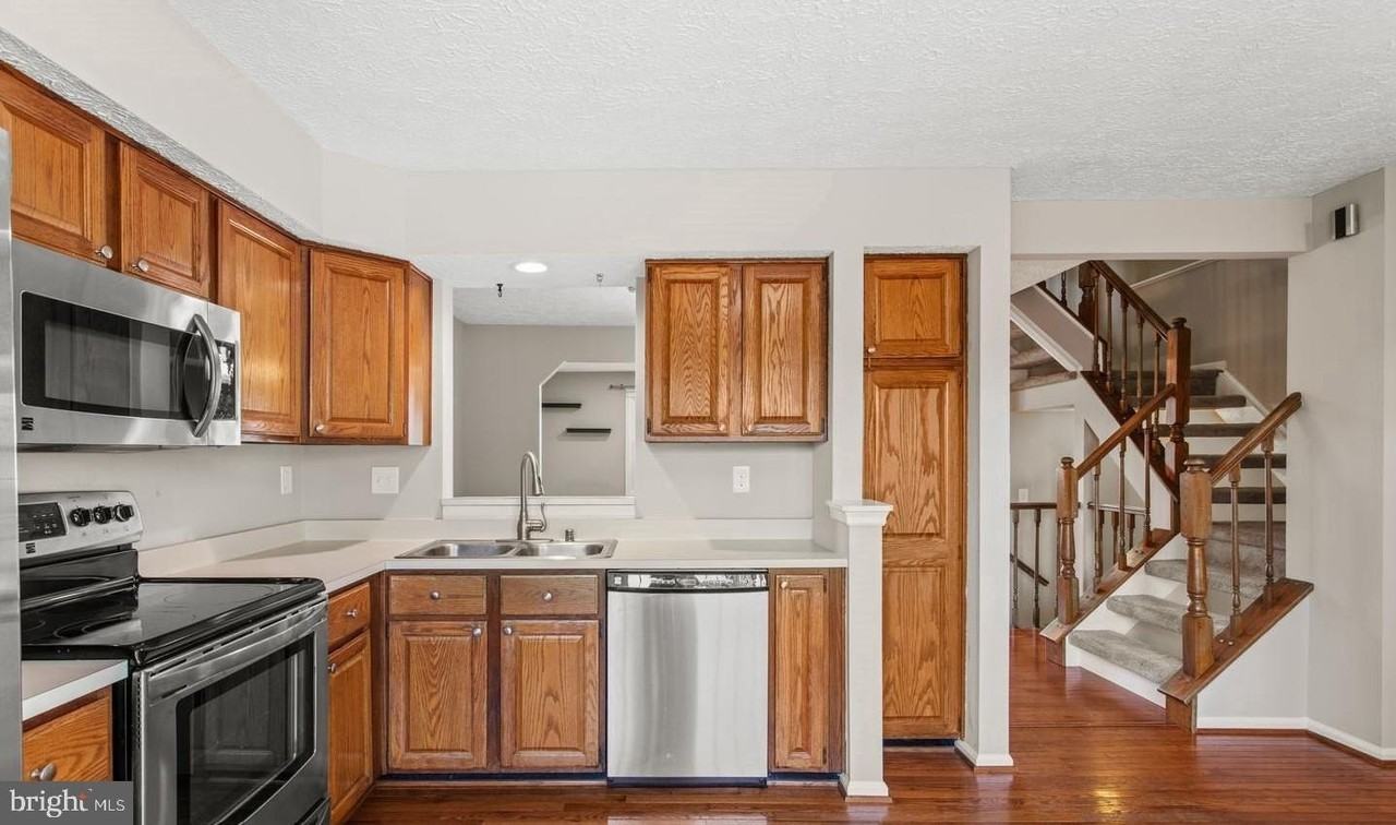 6359 New Haven Ct - Photo 6 of 38