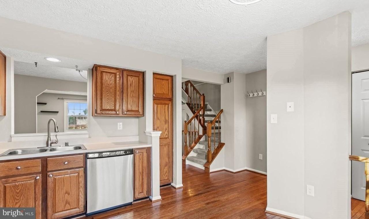 6359 New Haven Ct - Photo 7 of 38