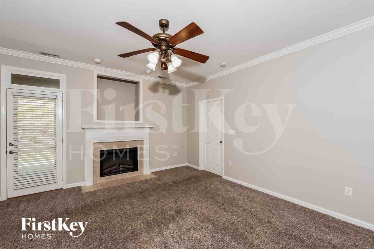 2068 Tudor Ln - Photo 2 of 16
