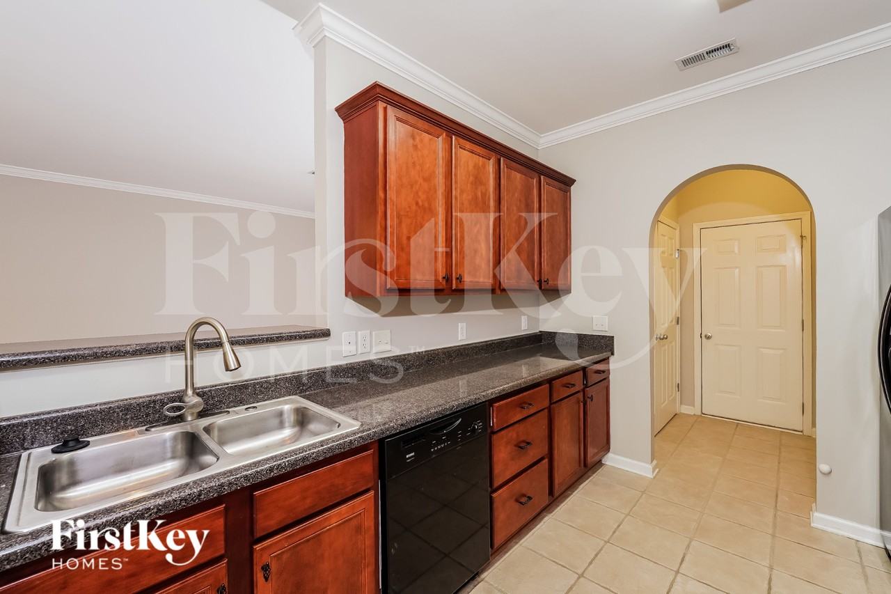 2068 Tudor Ln - Photo 6 of 16