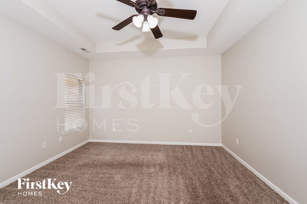 2068 Tudor Ln - Photo 7 of 16