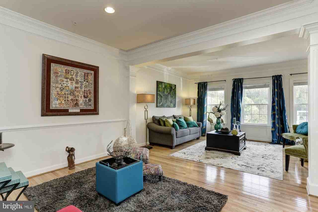 1715 Chiswick Ct - Photo 5 of 32