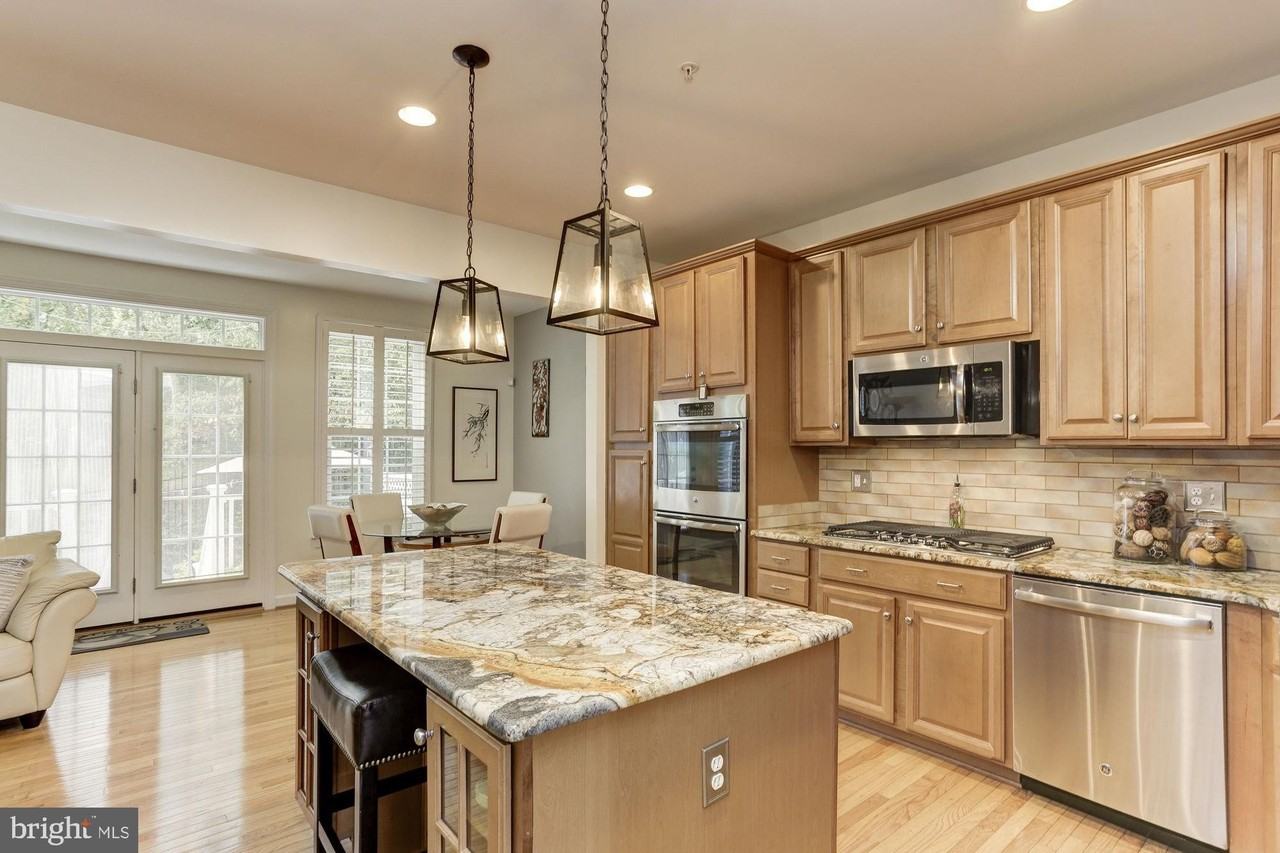 1715 Chiswick Ct - Photo 6 of 32