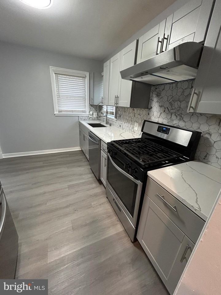 4105 Warner St - Photo 3 of 10