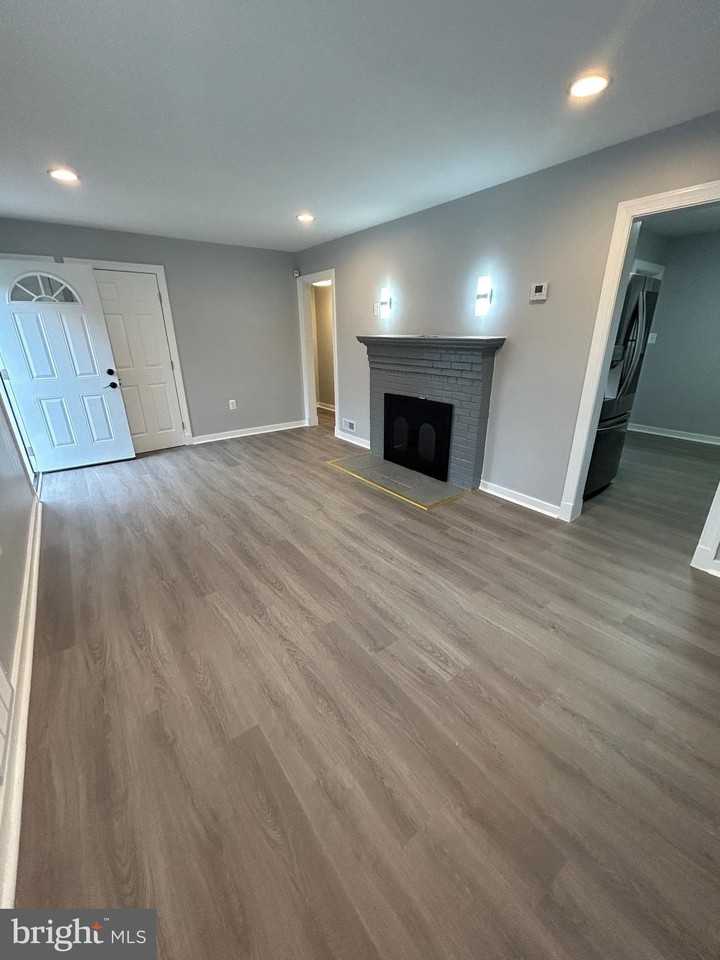 4105 Warner St - Photo 4 of 10