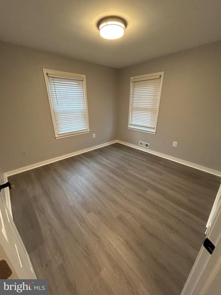 4105 Warner St - Photo 6 of 10