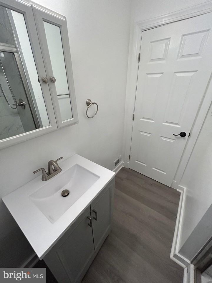 4105 Warner St - Photo 7 of 10