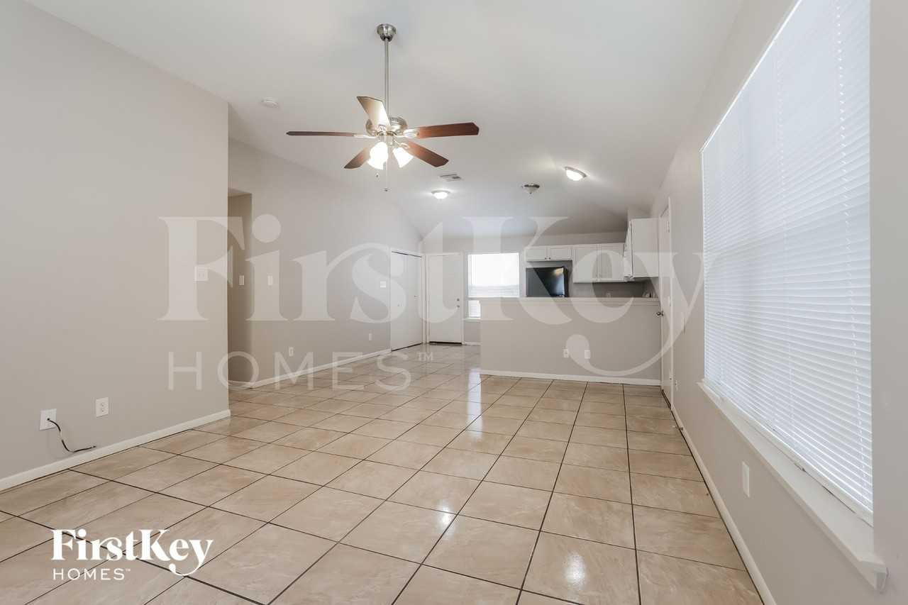 19615 Plantation Tree Ct - Photo 3 of 16