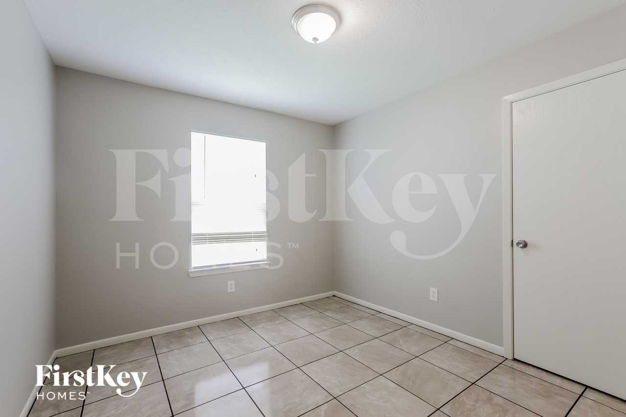 19615 Plantation Tree Ct - Photo 5 of 16