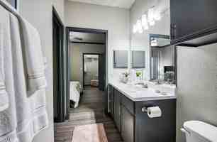 featured image of 10000 N Eldridge Pkwy