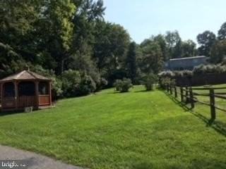 1307 Lark Ln - Photo 4 of 26