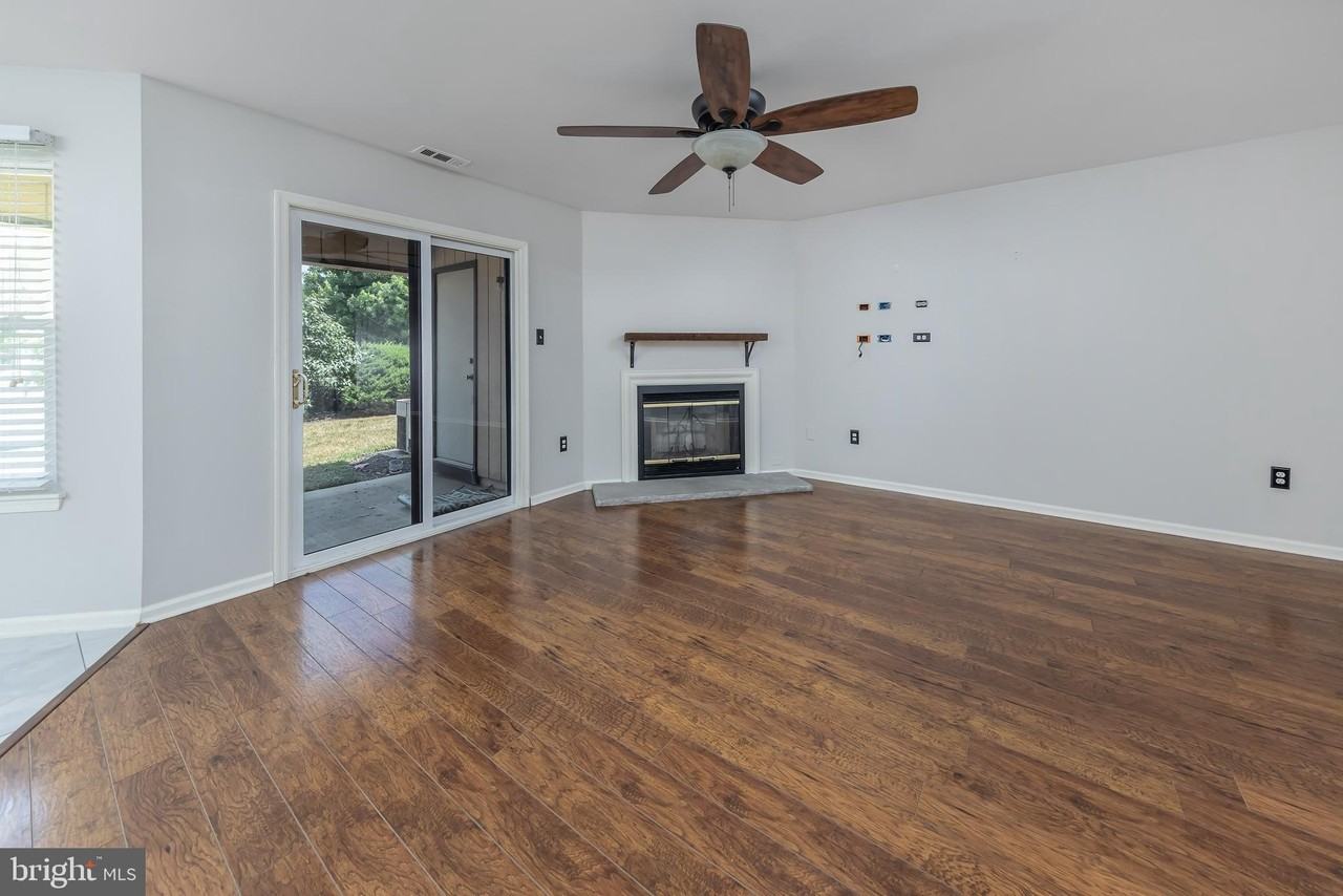 306 Georgia Ct - Photo 3 of 12