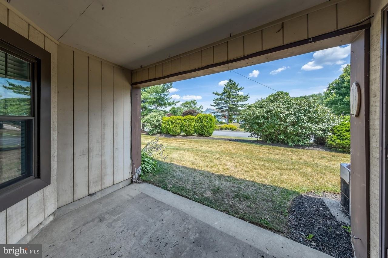 306 Georgia Ct - Photo 4 of 12