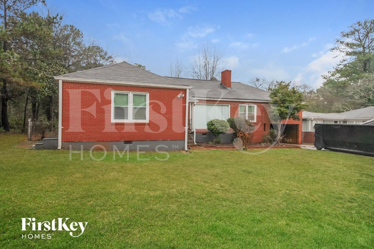 1648 Columbia Dr - Photo 4 of 15