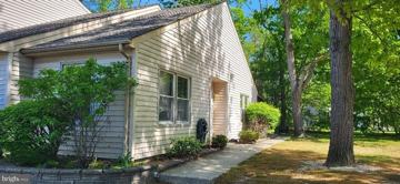 featured image of 20 Pin Oak Ln