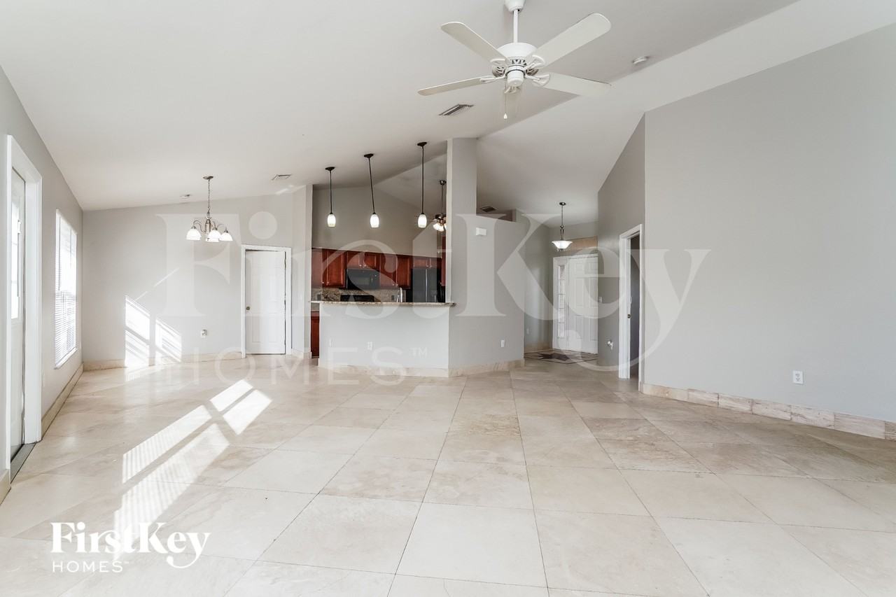 1606 Sw 14th St - Photo 4 of 17