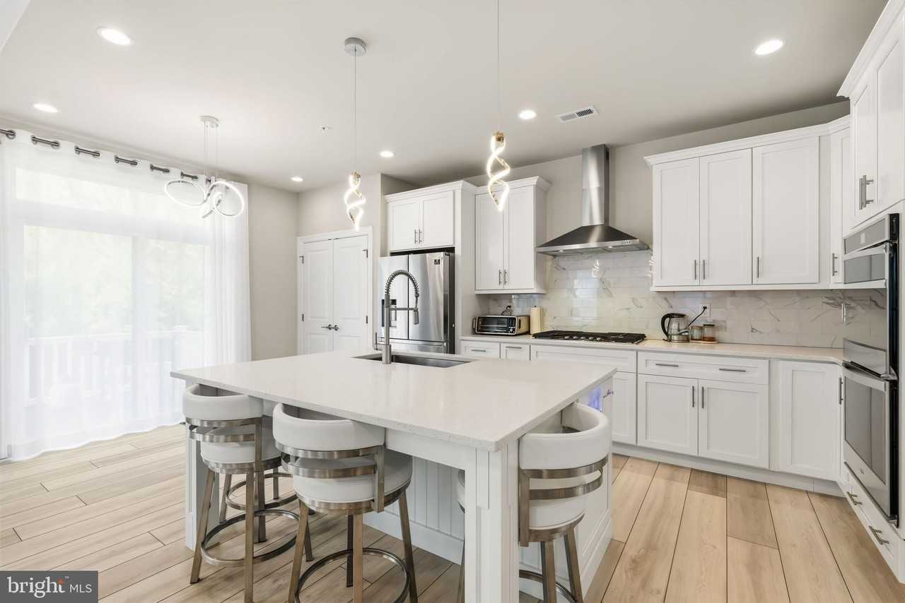 13 Pettits Bridge Rd - Photo 7 of 50