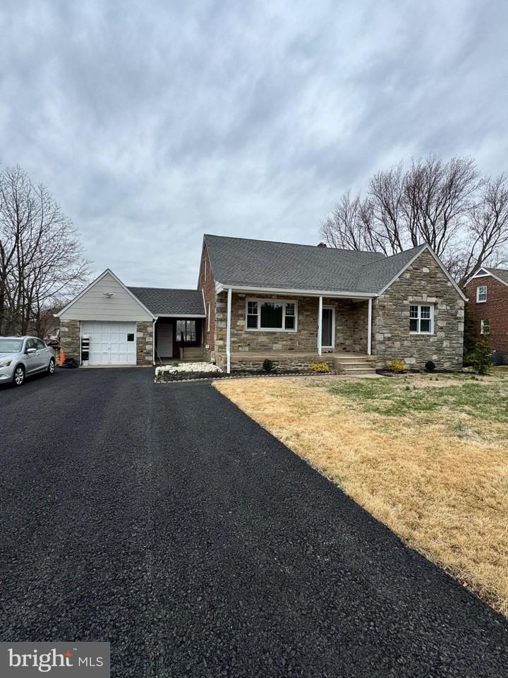 36 Gravel Hill Rd - Photo 2 of 18