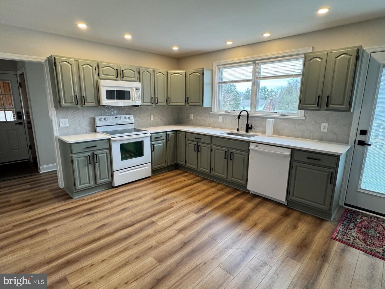 36 Gravel Hill Rd - Photo 3 of 18