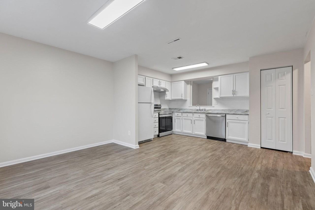 117 Caernarvon Ct - Photo 4 of 24