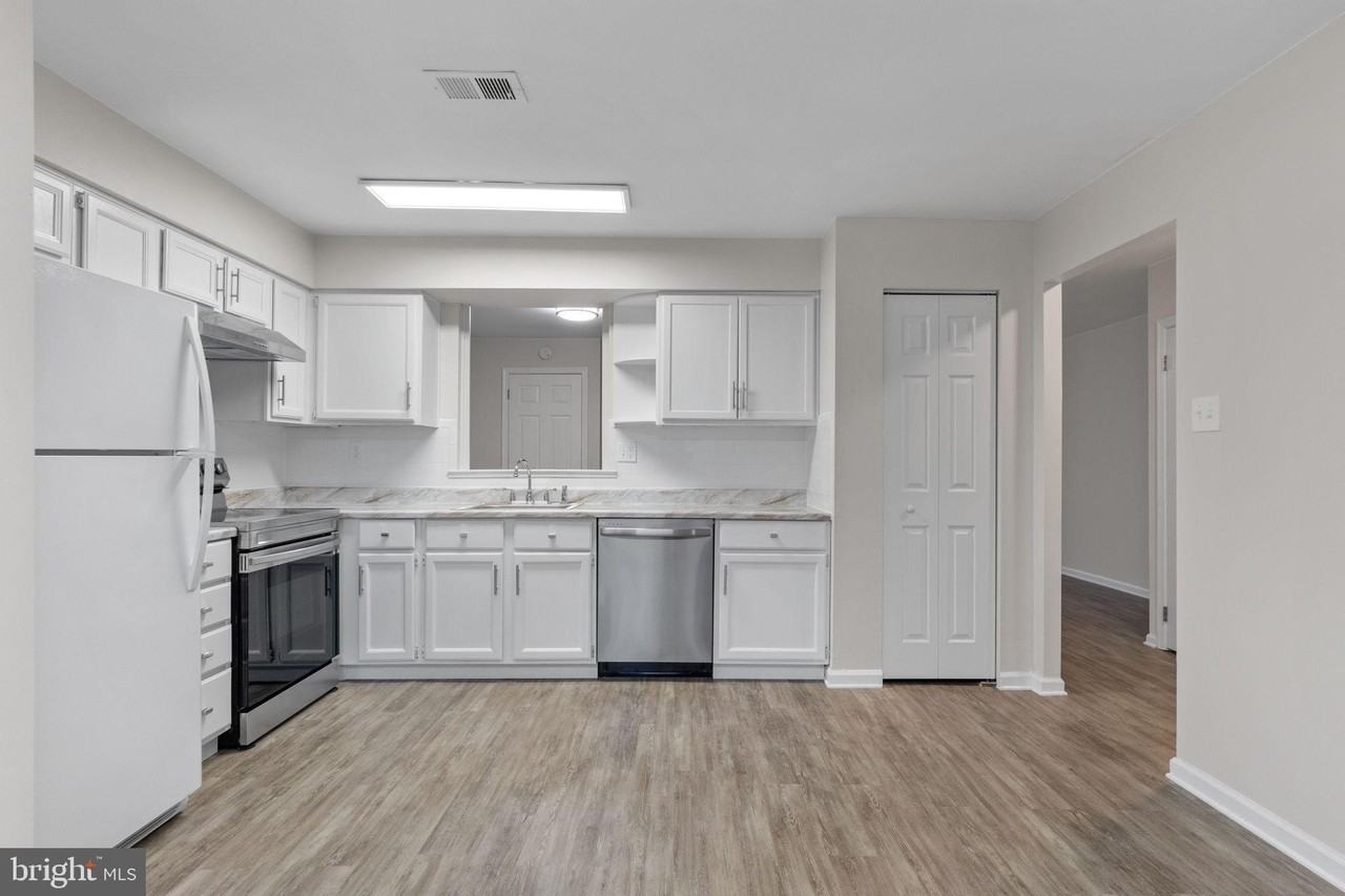 117 Caernarvon Ct - Photo 5 of 24