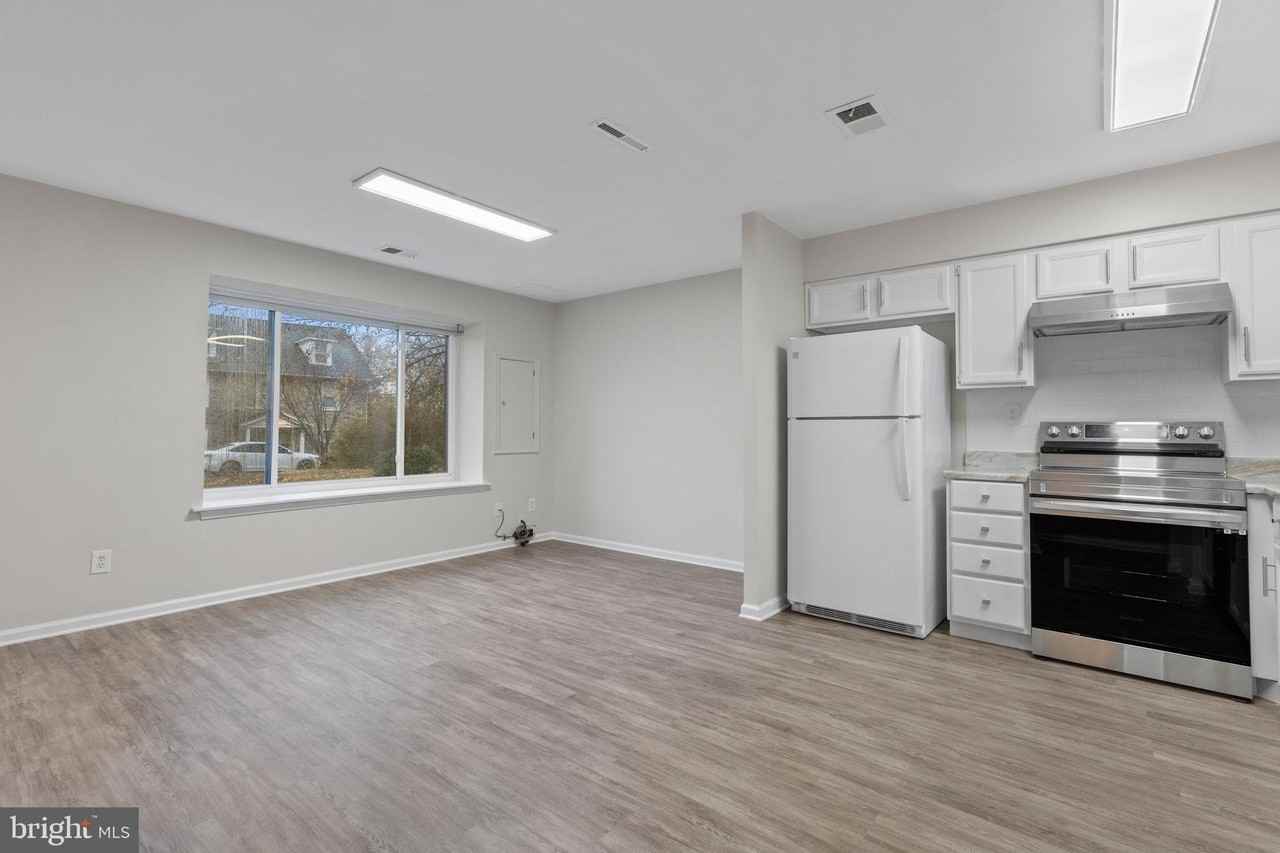 117 Caernarvon Ct - Photo 6 of 24