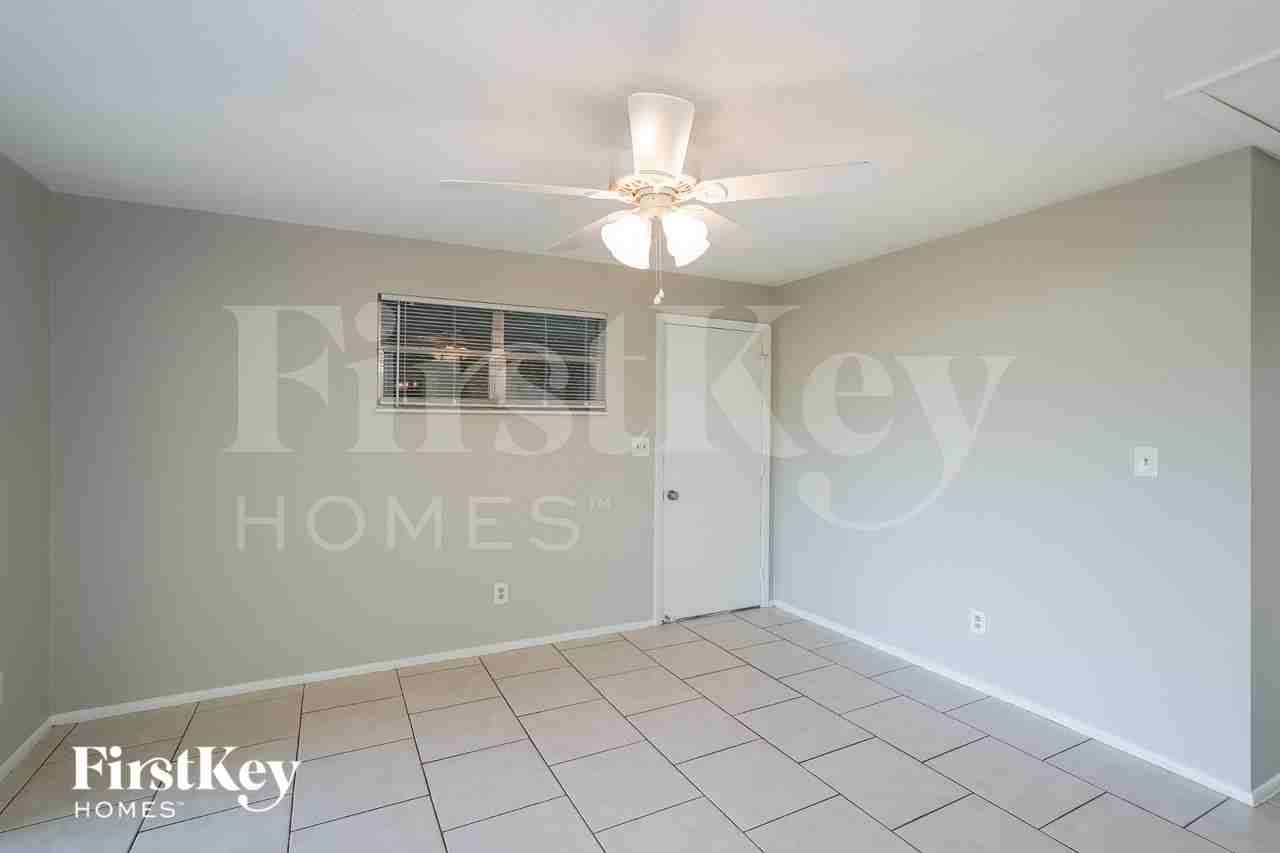 1423 Caywood Cir S - Photo 2 of 15