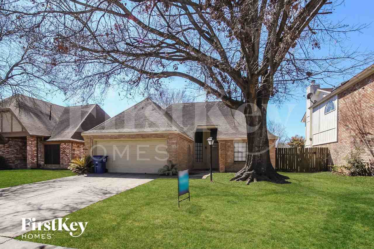 13907 Beckwith Dr - Photo 2 of 16