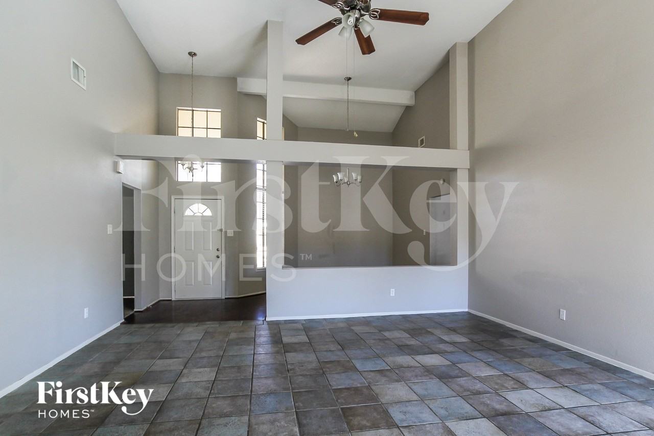 13907 Beckwith Dr - Photo 4 of 16