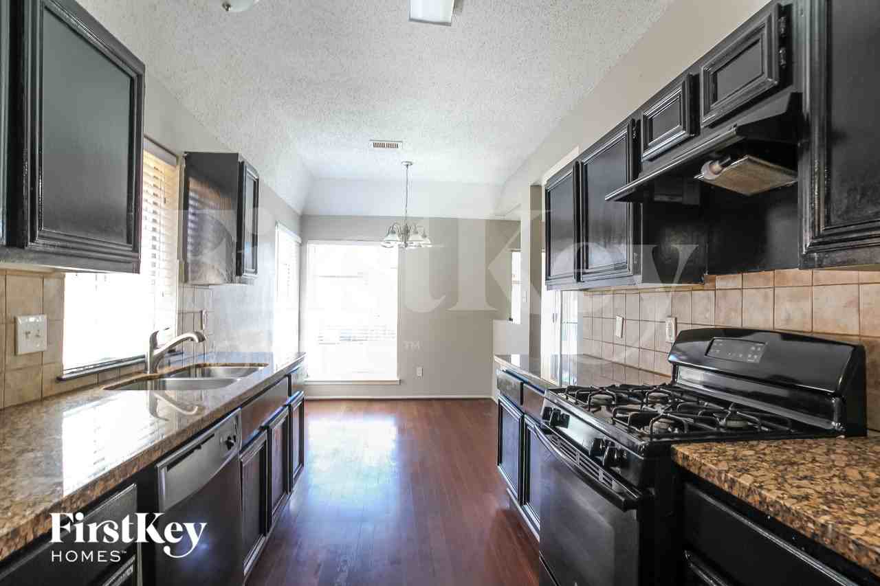 13907 Beckwith Dr - Photo 6 of 16