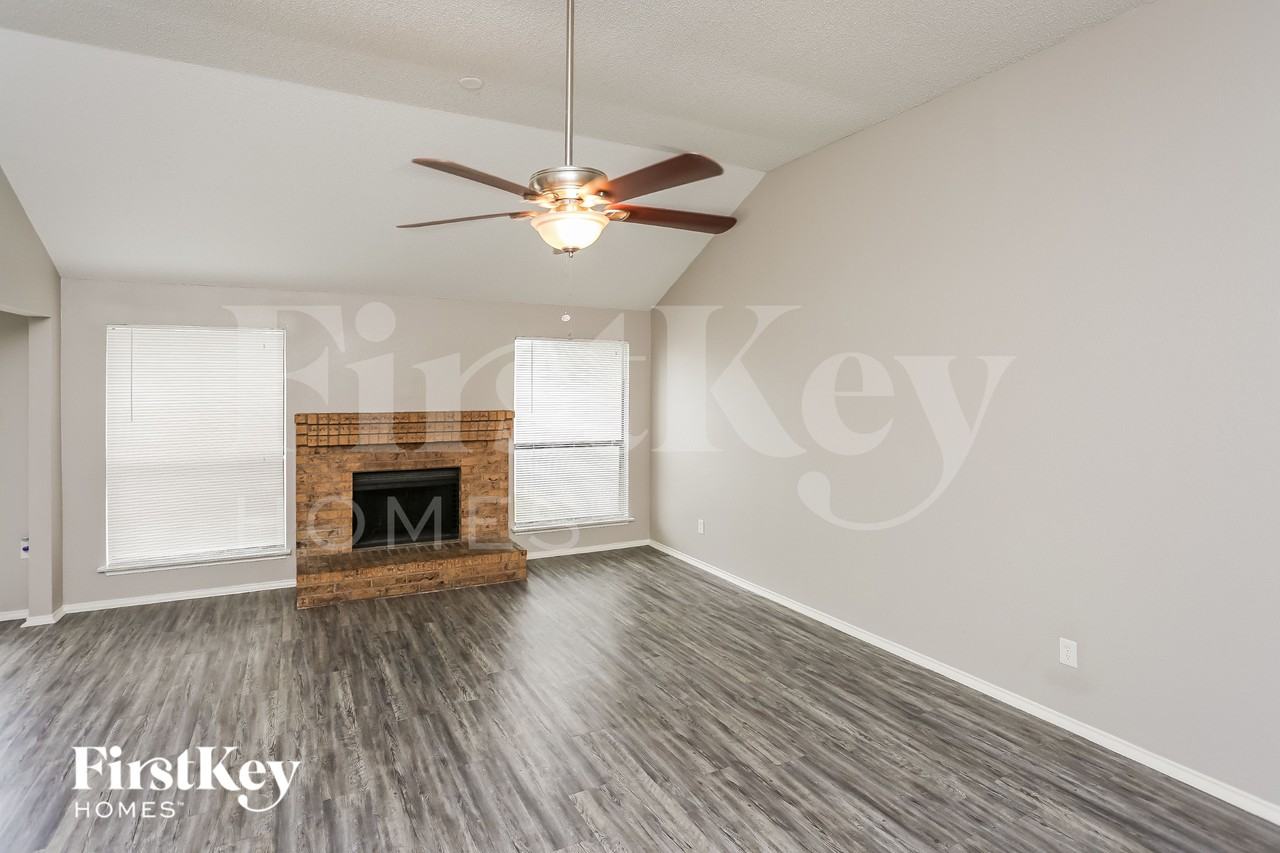 1269 Roan Dr - Photo 3 of 17