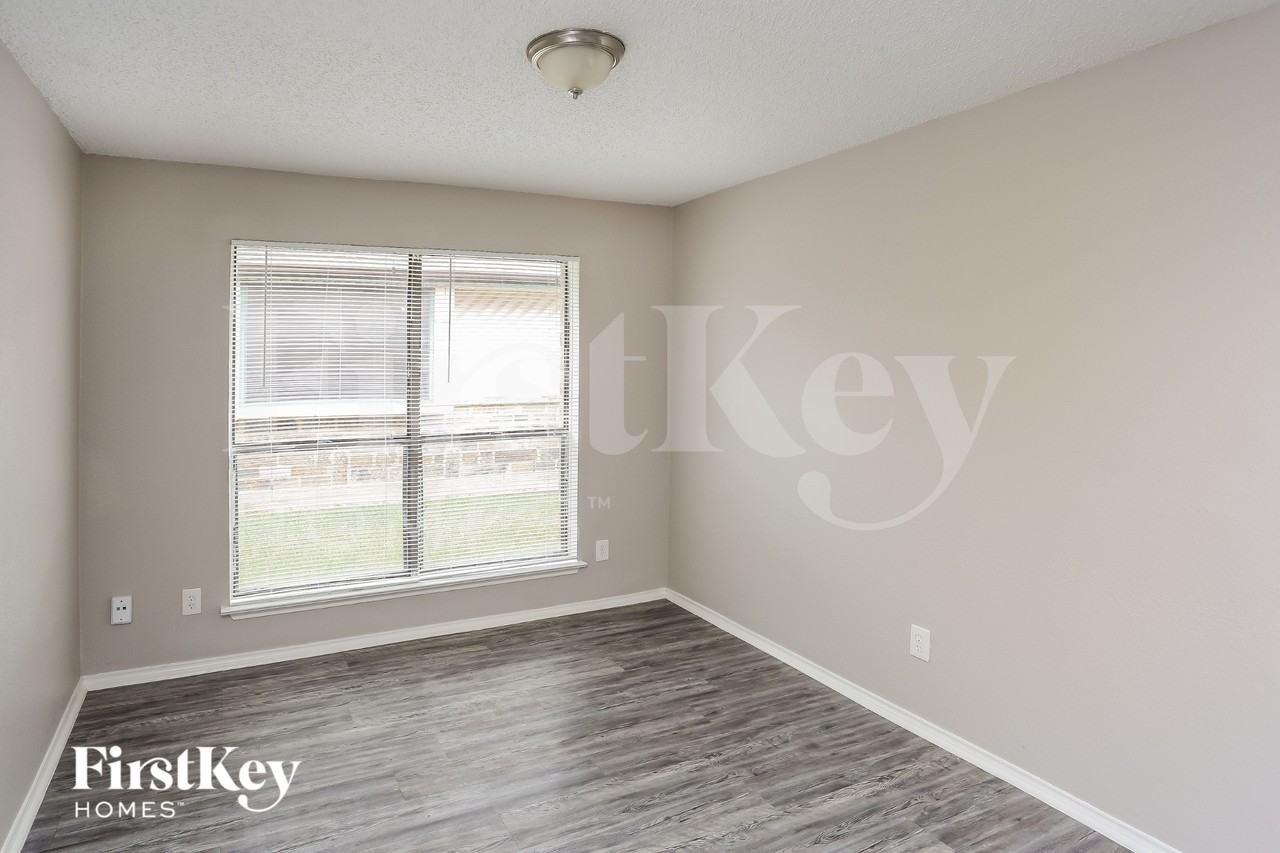 1269 Roan Dr - Photo 5 of 17