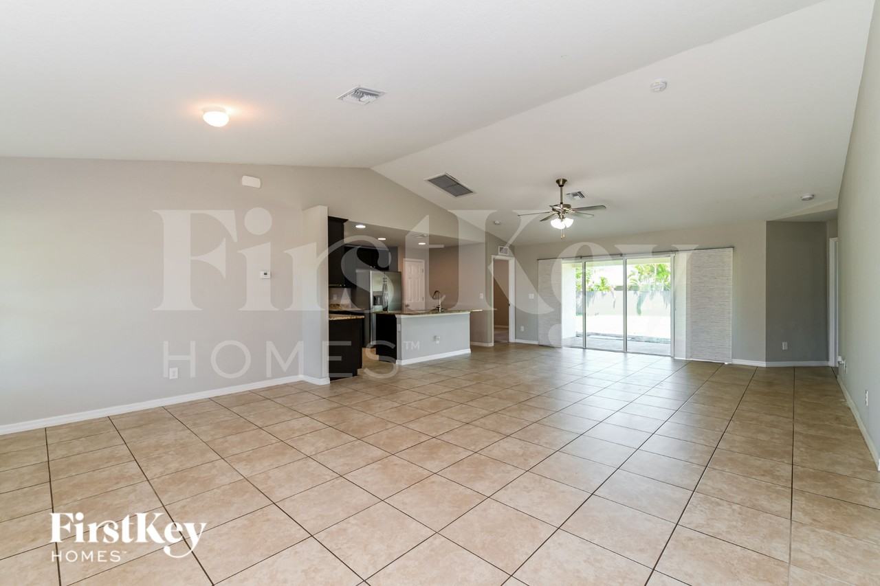 1203 Sw 29th St - Photo 3 of 16
