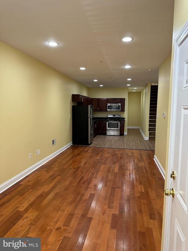 3808 Spring Garden St - Photo 4 of 17