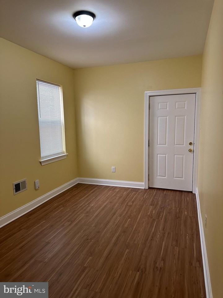 3808 Spring Garden St - Photo 7 of 17