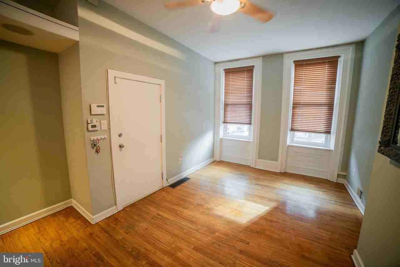1917 Poplar St #1 - Photo 5 of 36