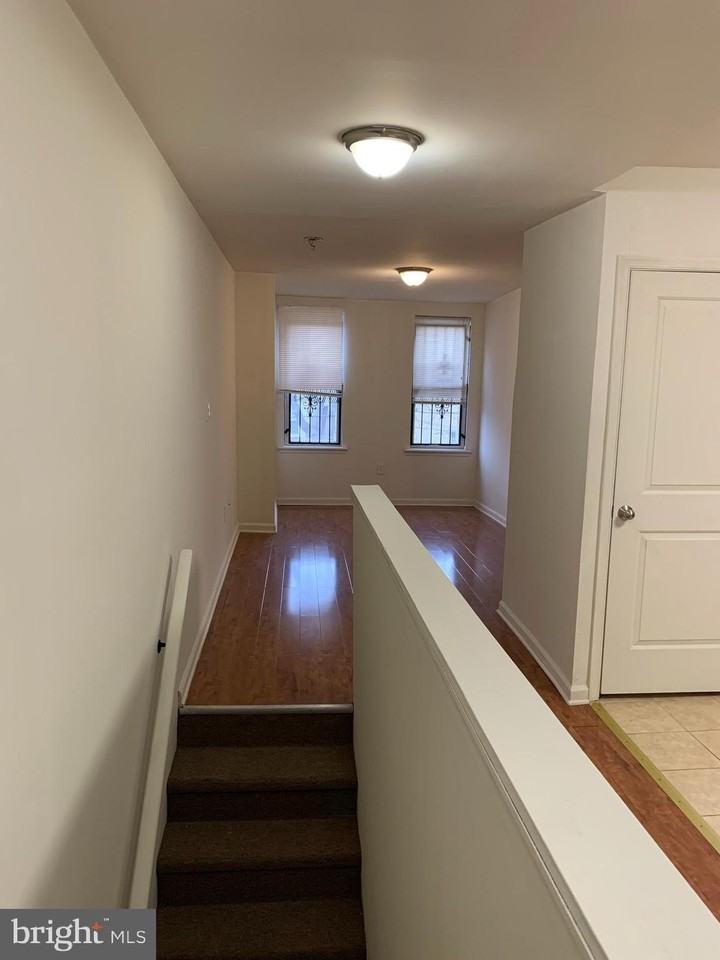 2217 N Sydenham St #B - Photo 3 of 8