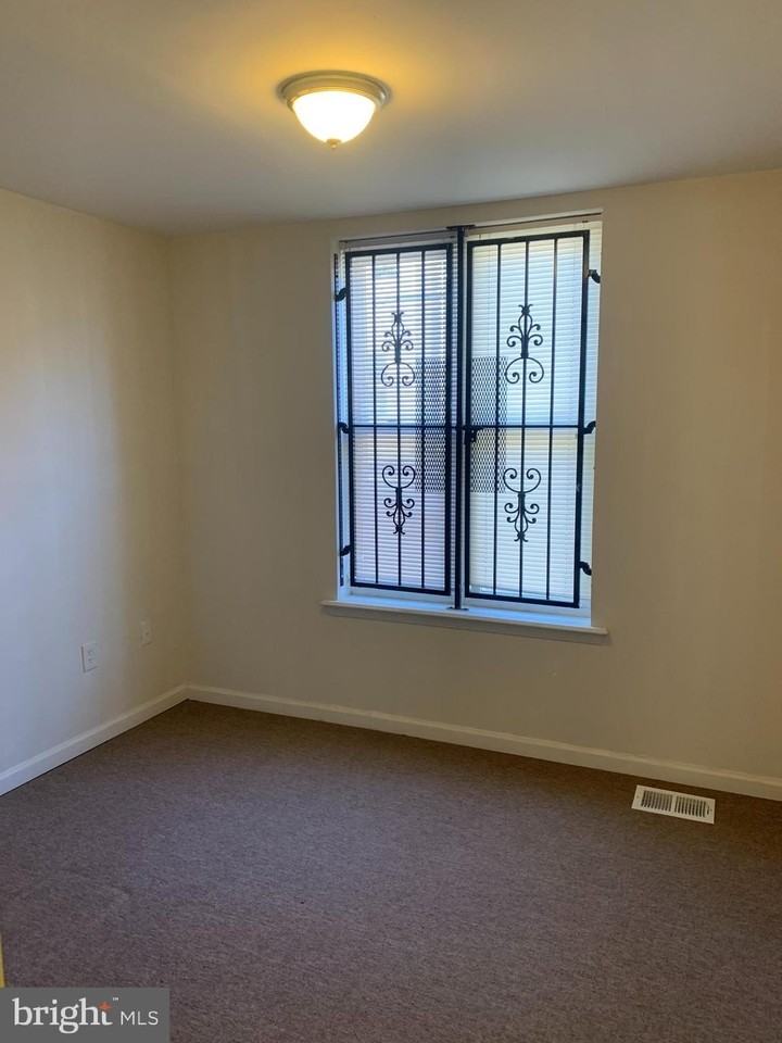 2217 N Sydenham St #B - Photo 4 of 8
