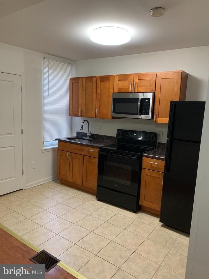 2217 N Sydenham St #B - Photo 5 of 8